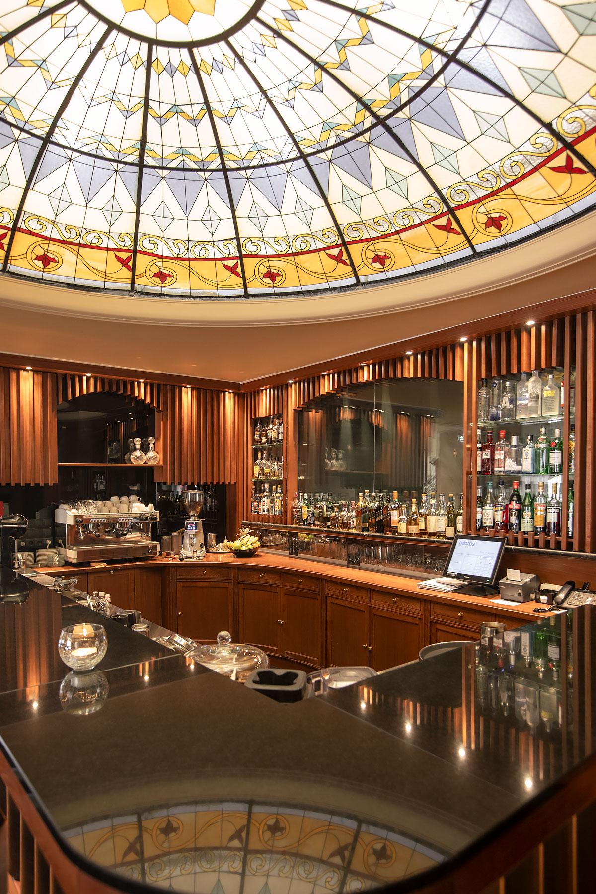 Mediterranean Palace Thessaloníki Eksteriør billede The bar at the Hotel de Paris