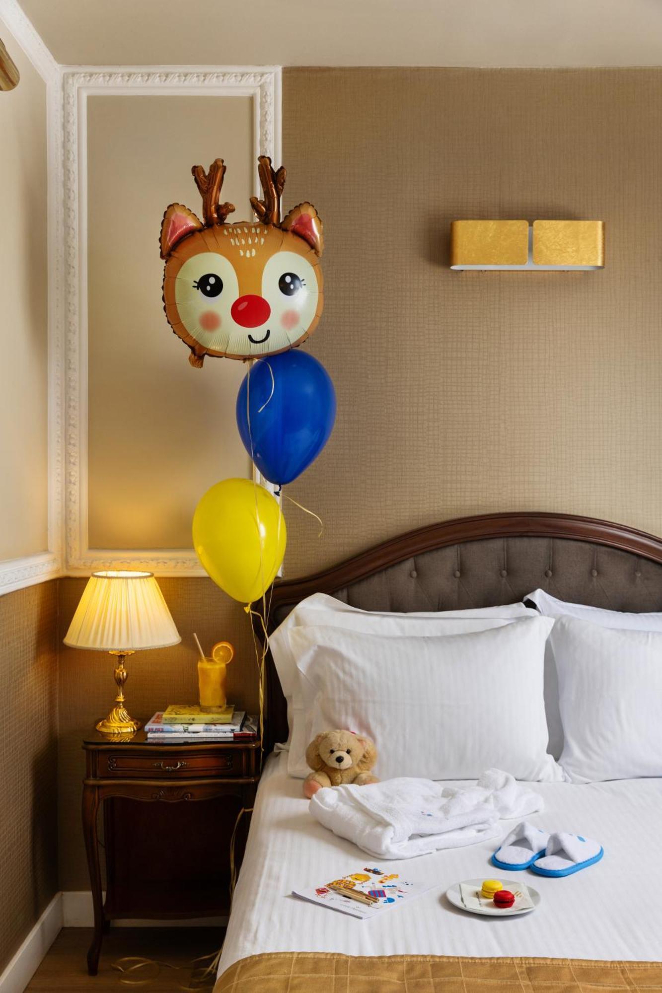 Mediterranean Palace Thessaloníki Eksteriør billede A balloon of Snickers