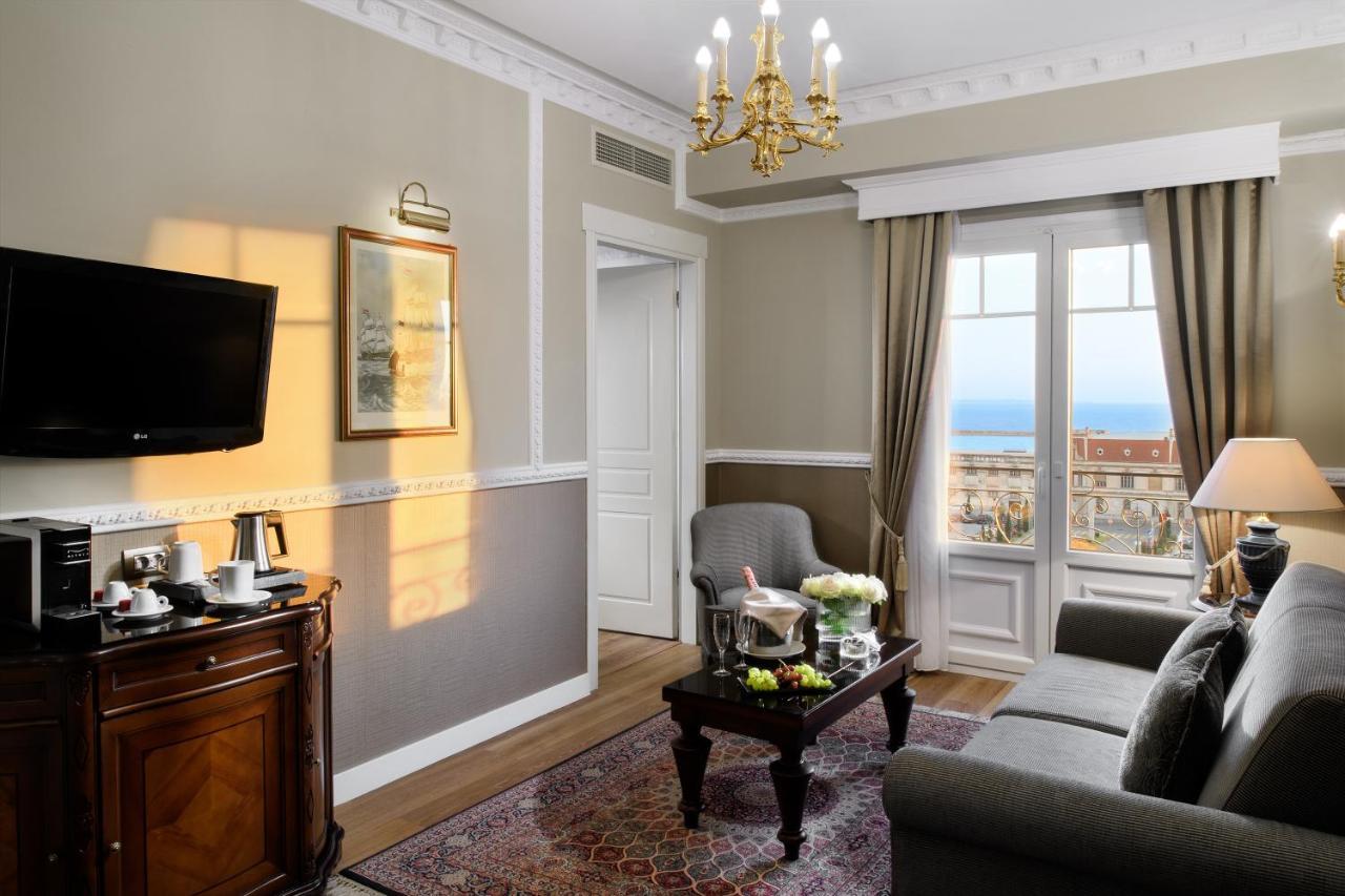 Mediterranean Palace Thessaloníki Eksteriør billede A suite at the Hotel Carlton